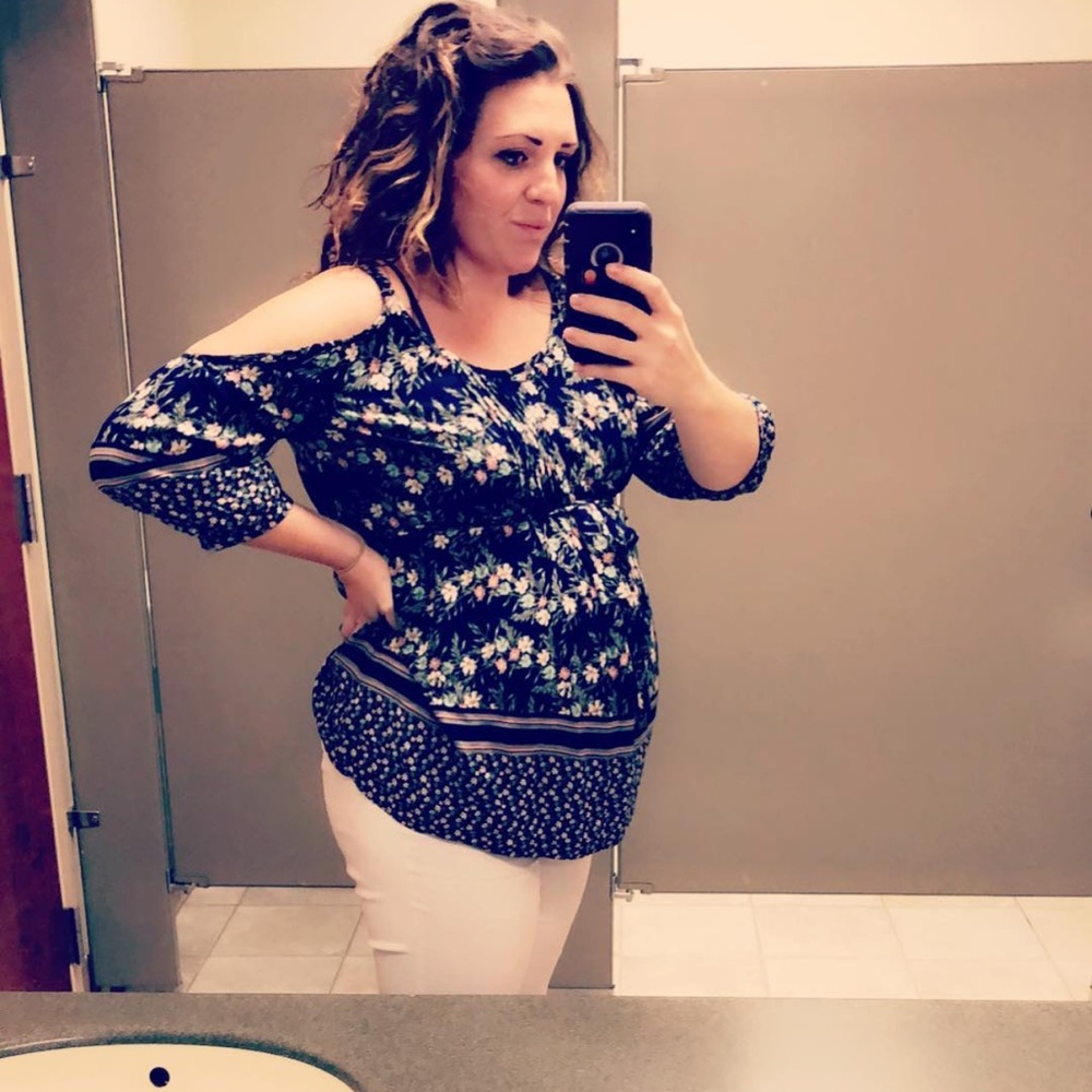 Motherhood maternity shirt size large. Like new